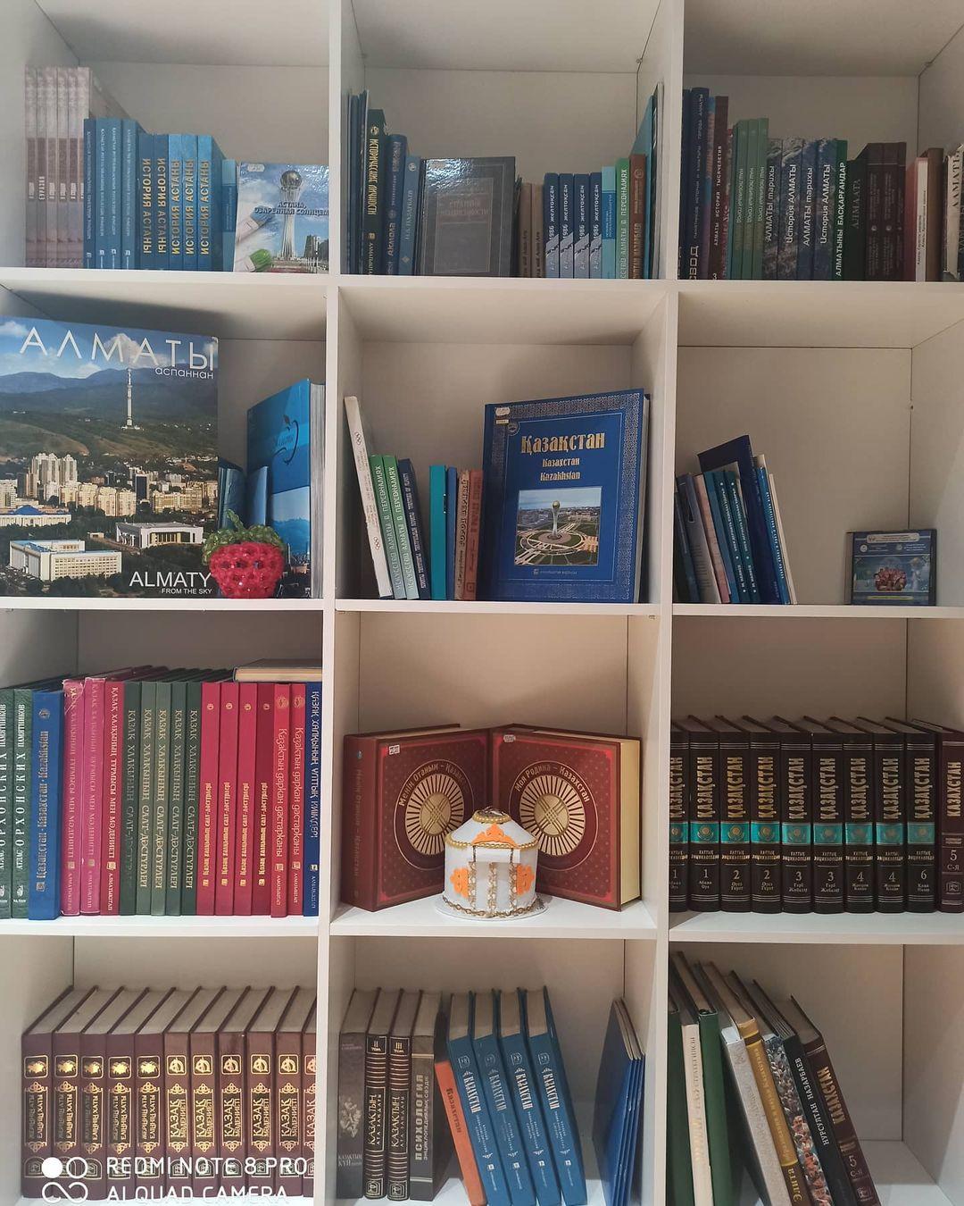 В библиотеке организована выставка книг "Мой любимый город Алматы".