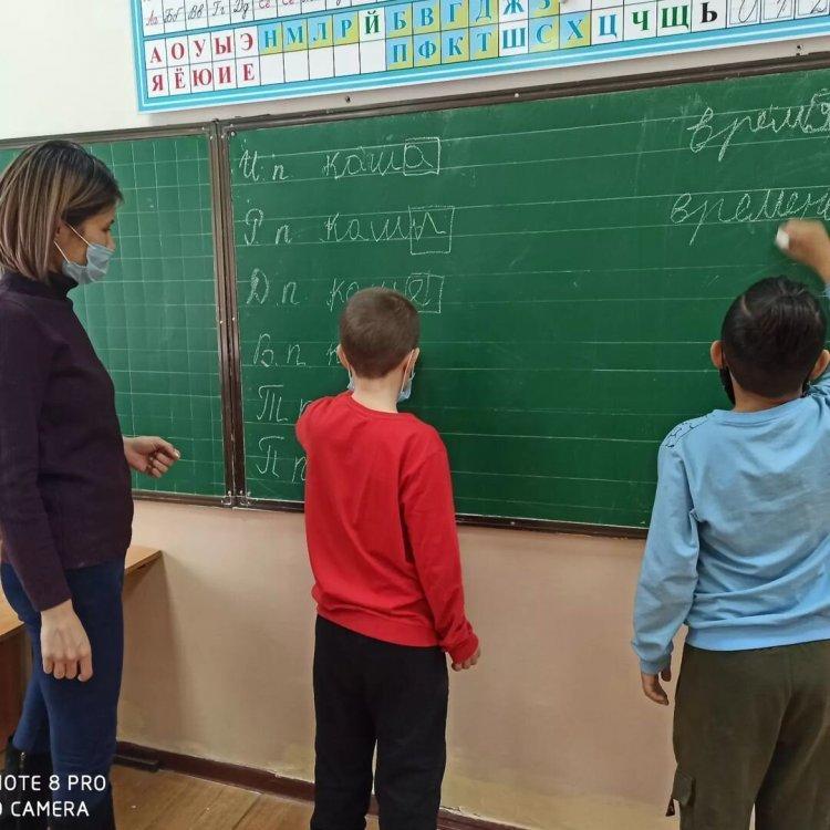 Учитель начальных классов Масмахунова Гульзада Ахметжановна провела занятия по математике по восполнению пробелов в знаниях учащихся.