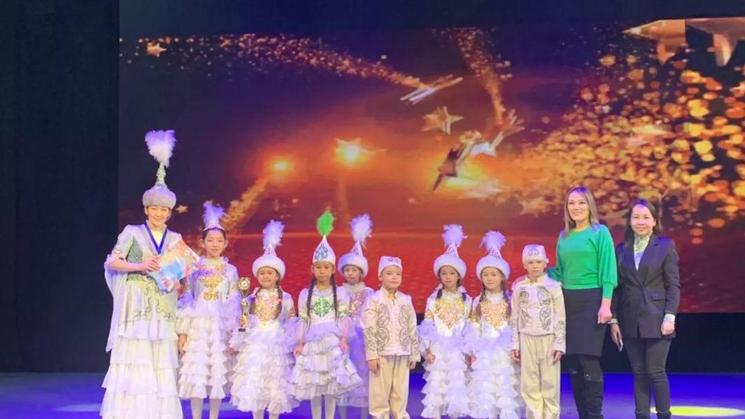Наш школьный ансамбль домбристов старшей группы " Жетісу жауһарлары" участвовал в республиканском конкурсе детей и молодежи" Almaty stars"